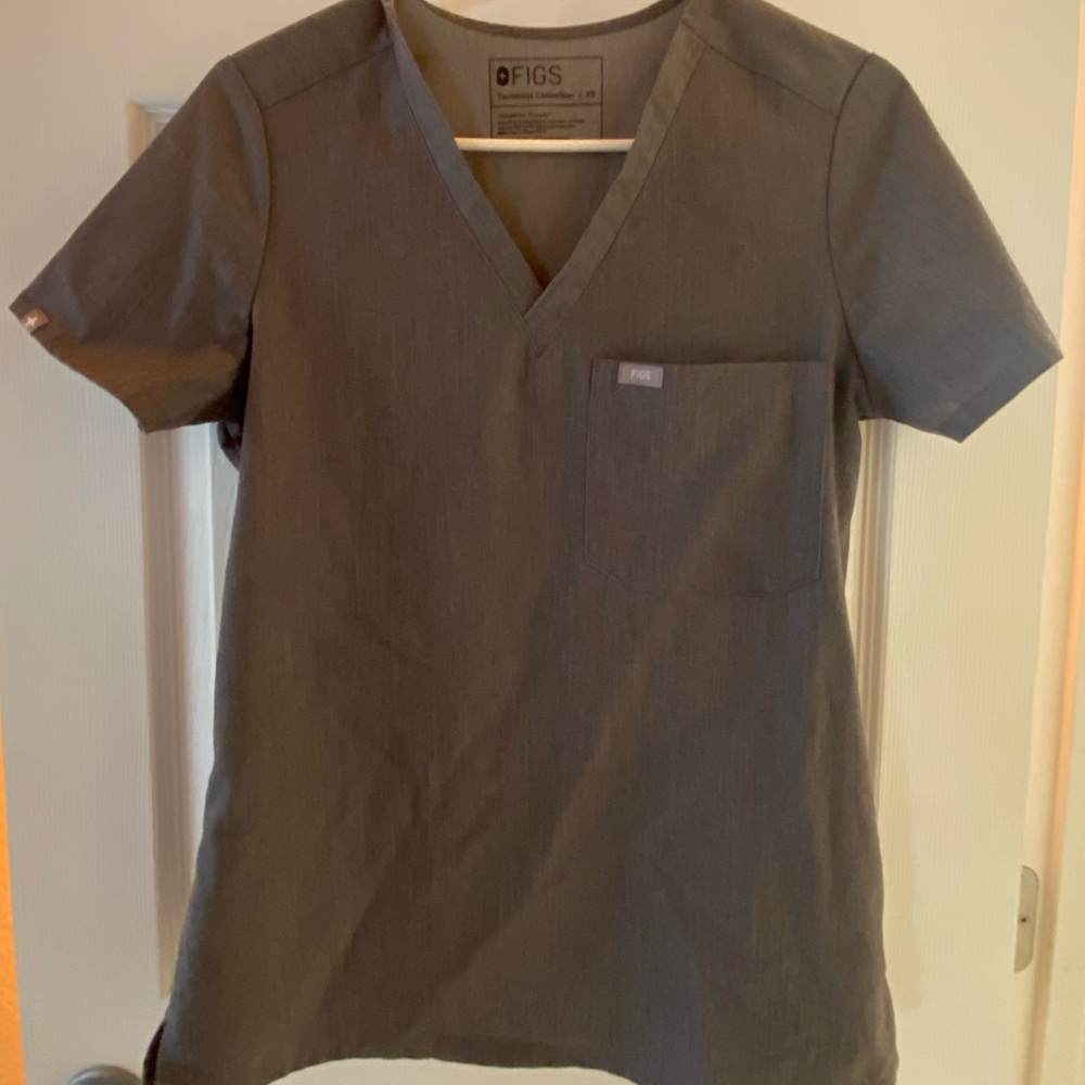 Figs scrub top